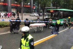 武汉公交车撞死人 失控原因仍在调查中